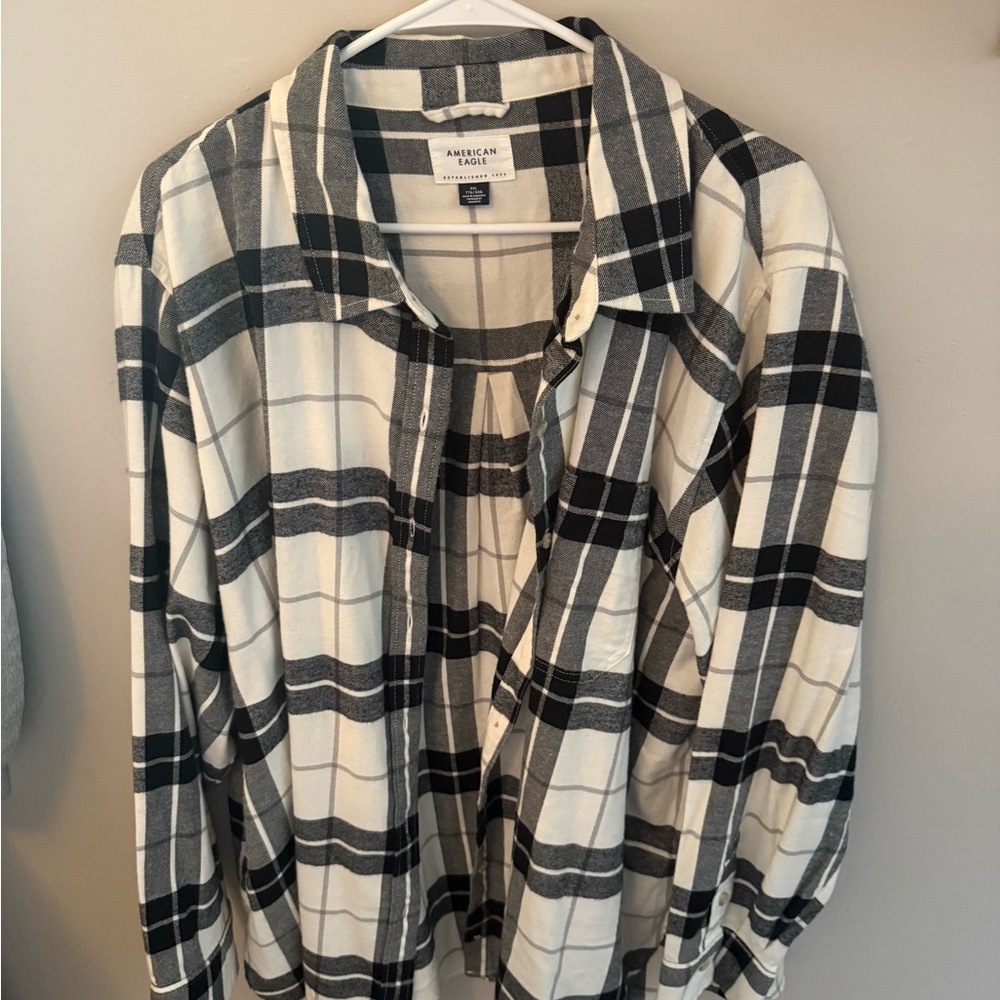 American Eagle Outfitters Women's Black and White Plaid Shirt
